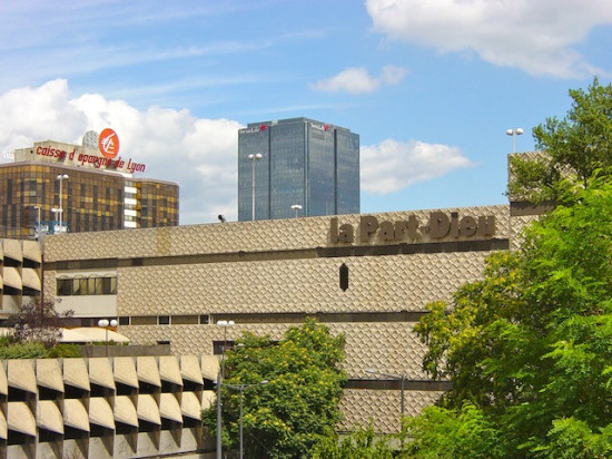 Climat tendu samedi soir devant le centre commercial de la Part-Dieu