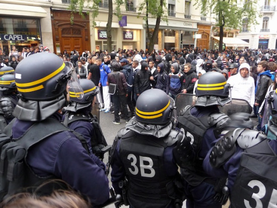 Prison avec sursis pour deux manifestants lyonnais