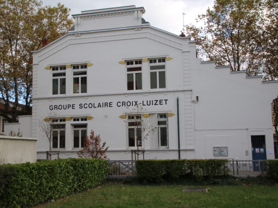 Corps retrouvé dans la cour d'une école à Villeurbanne : une autopsie pour éclaircir le drame Corps retrouvé dans la cour d'une école à Villeurbanne : une autopsie pour éclaircir le drame