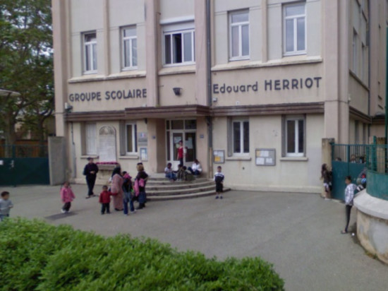 Lyon : suspicion d'intoxication alimentaire dans une école du 8e arrondissement Lyon : suspicion d'intoxication alimentaire dans une école du 8e arrondissement