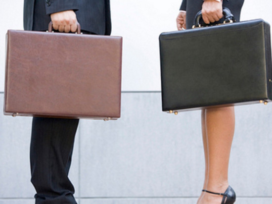 L'égalité femme-homme un an après l'investiture de Macron : un bilan en demi-teinte