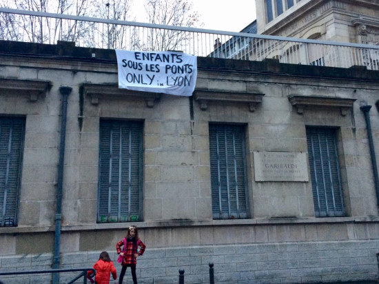 Enfants SDF : des militants occupent l’école maternelle Léon-Jouhaux à Lyon