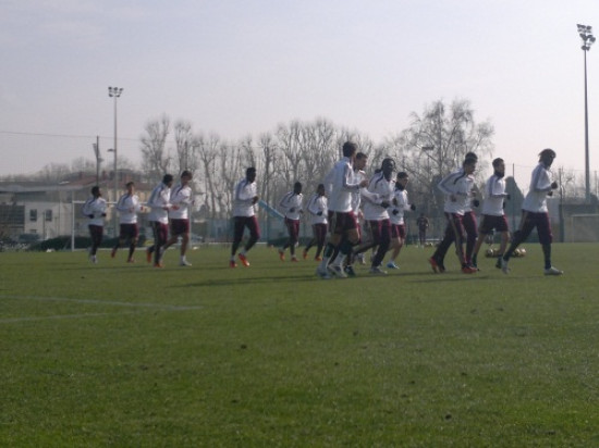 OL : des supporters stéphanois se montrent à Tola Vologe