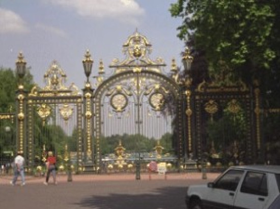 Les grilles du parc de la Tête d'Or sous surveillance