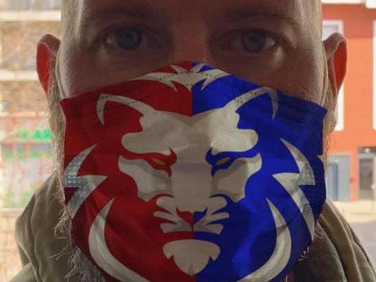 Coronavirus : il crée des masques aux couleurs de Lyon 