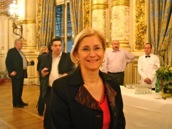 Législatives 2012 : la maire de Bron retire sa candidature