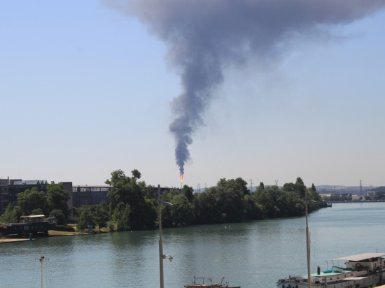 Un incident à la raffinerie de Feyzin, la torche utilisée Un incident à la raffinerie de Feyzin, la torche utilisée