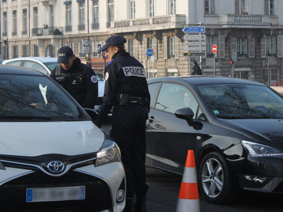 Feyzin : Au volant d’une voiture volée, il blesse une petite fille