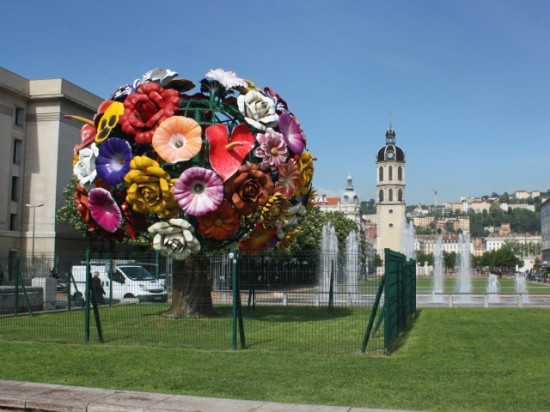 Pas conçu pour l'extérieur, le Flower-Tree de Lyon part en restauration