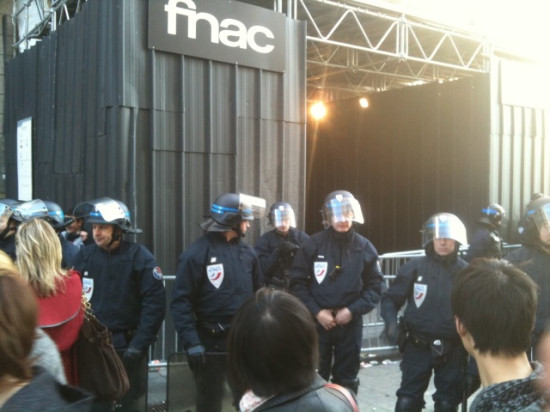 Sexion d'Assaut à la FNAC : le magasin responsable des débordements ? (vidéo)