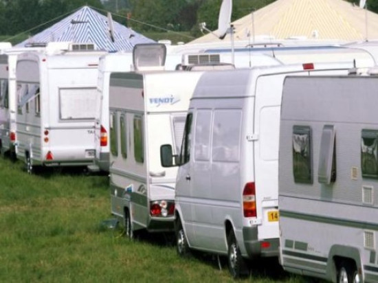 Une plainte d&eacute;pos&eacute;e apr&egrave;s l'installation de plus de 300 caravanes &agrave; Vaulx-en-Velin