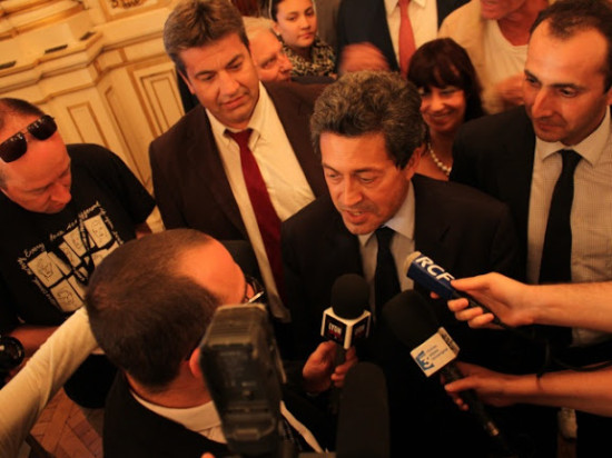 Fin du monde : Georges Fenech à Bugarach pour l'occasion Fin du monde : Georges Fenech à Bugarach pour l'occasion