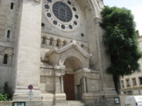 La future &eacute;glise St-Thomas &agrave; Vaulx-en-Velin prend forme