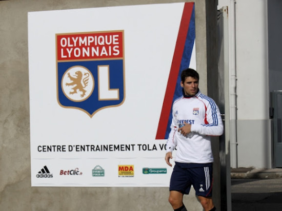 Yoann Gourcuff au bout du banc de l'OL Yoann Gourcuff au bout du banc de l'OL