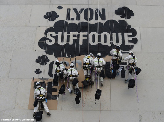 Un graff de Greenpeace pour dénoncer la pollution de l’air à Lyon Un graff de Greenpeace pour dénoncer la pollution de l’air à Lyon