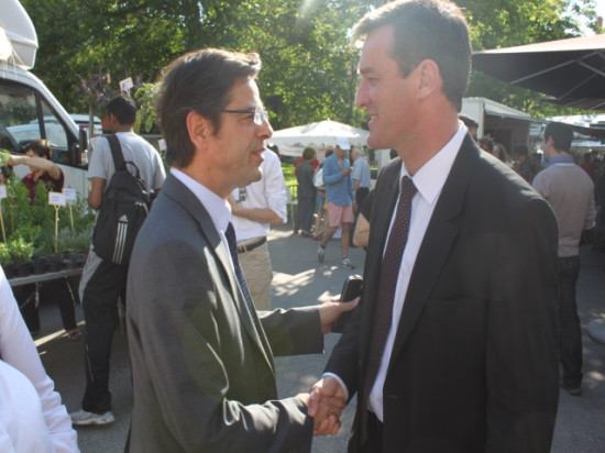 L’opération tractage se transforme en retrouvailles entre Havard et ses concurrents