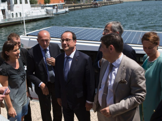 François Hollande en visite au port Edouard Herriot