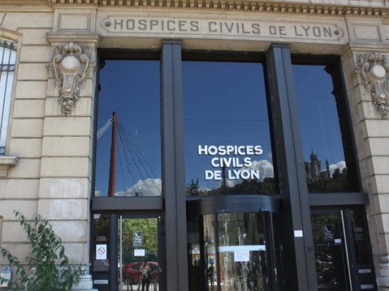 Première grossesse après une autogreffe ovarienne aux HCL