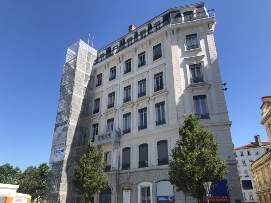 Lyon : il fait une chute mortelle de 20 mètres alors qu'il explorait les toits