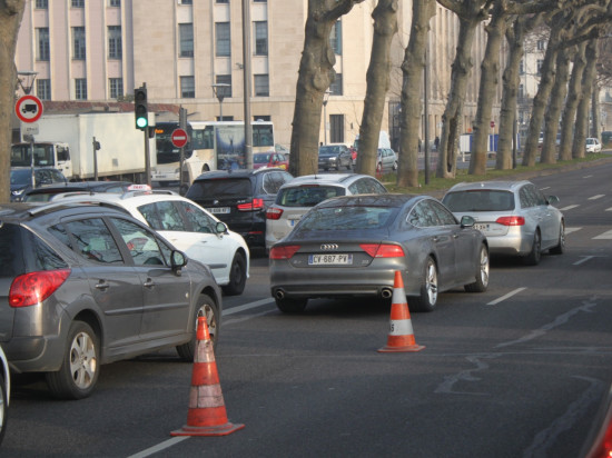 Circulation alternée : les locations de voitures à plaques impaires explosent Circulation alternée : les locations de voitures à plaques impaires explosent