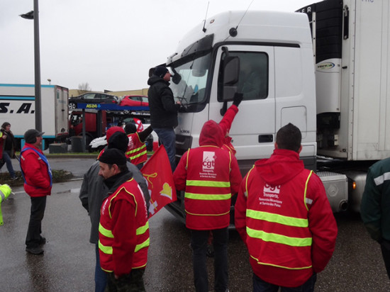 Barrage des routiers : un accrochage ce lundi au marché de gros de Corbas Barrage des routiers : un accrochage ce lundi au marché de gros de Corbas