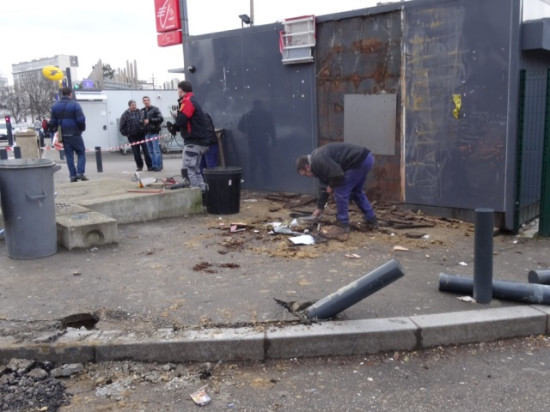 V&eacute;nissieux : ils attaquent un DAB au tractopelle