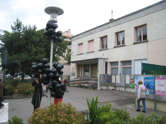 Rythmes scolaires à Lyon : après l'opération SPAM, place aux ballons noirs Rythmes scolaires à Lyon : après l'opération SPAM, place aux ballons noirs