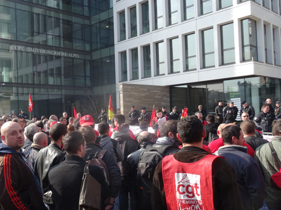 Epinglés par la Cour des comptes, 170 cheminots ont manifesté à Lyon Epinglés par la Cour des comptes, 170 cheminots ont manifesté à Lyon