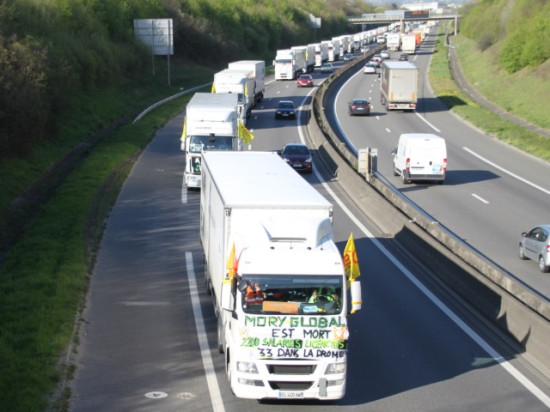 Rhône : une trentaine de camions pour l'opération escargot des MoryGlobal
