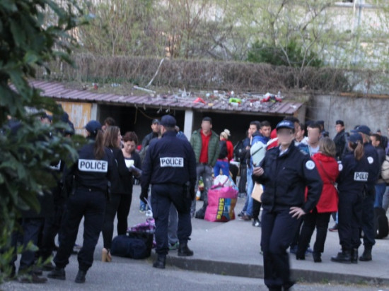 Lyon : expulsion de Kosovars et d'Albanais rue du Pré Gaudry