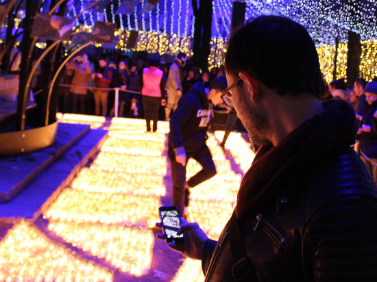 Grâce à votre téléphone, Collomb sait enfin combien de visiteurs ont participé à la Fête des Lumières