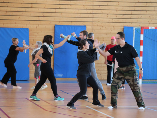 Des cours gratuits de self-défense pour les victimes de violences enseignés par des gendarmes