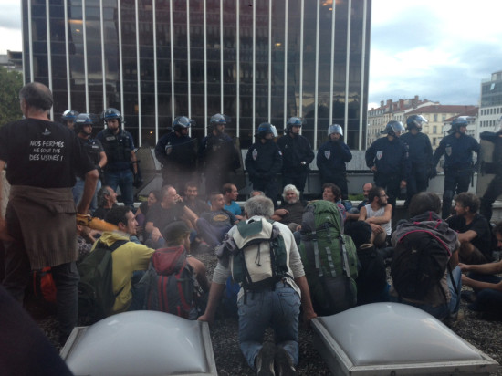 Les locaux de la DRAAF envahis par la Confédération paysanne à Lyon (Màj) Les locaux de la DRAAF envahis par la Confédération paysanne à Lyon (Màj)