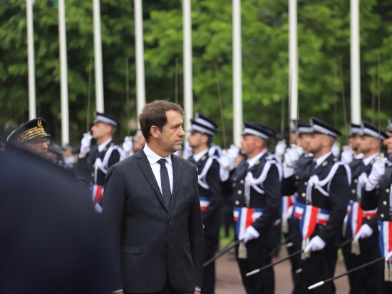 Lyon : Christophe Castaner a rencontré le policier frappé dans le 7e