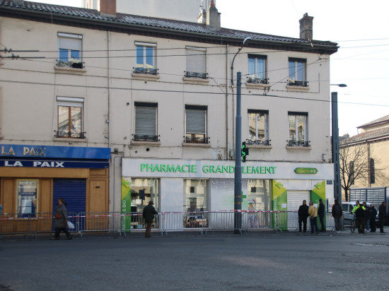 Villeurbanne : un immeuble menace de s’effondrer dans le quartier de Grandclément