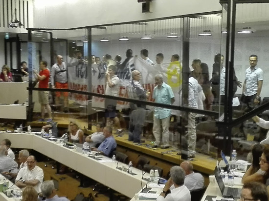 Institut de civilisation musulmane : les identitaires perturbent le conseil de la Métropole de Lyon