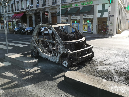 Week-end du 14 juillet : à Lyon et ses environs, les voitures ont brûlé