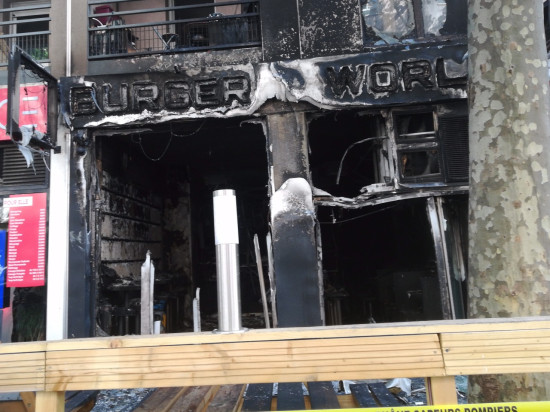 Le Burger World de Villeurbanne détruit par un incendie