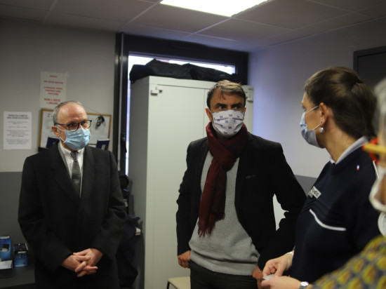 Guillotière : le maire de Lyon et le préfet à la rencontre de policiers sur le terrain
