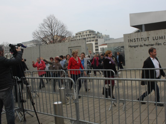 120 ans du cinématographe : 3000 personnes ont rejoué "Sortie d'usine" à Lyon
