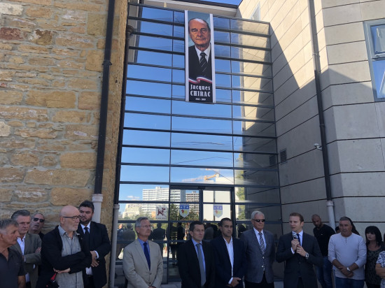 Silence à Rillieux-la-Pape en hommage à Jacques Chirac - VIDEO