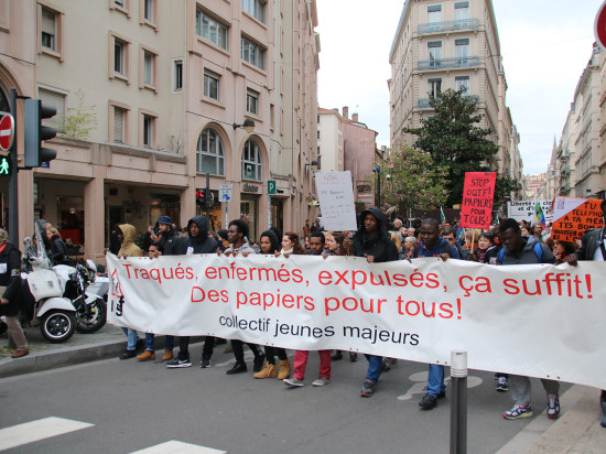 "Des papiers pour tous" : des centaines de manifestants pro-migrants à Lyon "Des papiers pour tous" : des centaines de manifestants pro-migrants à Lyon