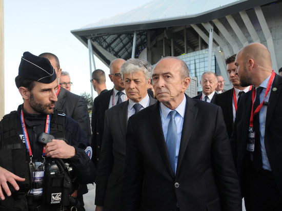 Au Parc OL, le ministre Collomb promet la fin des "territoires de non-lieu"