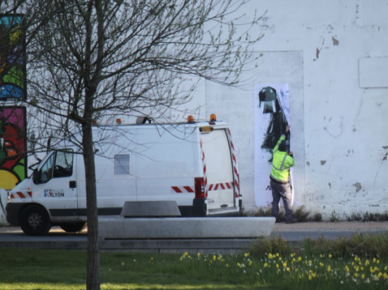 Collomb en Dark Vador : la Ville de Lyon fait retirer l'affiche