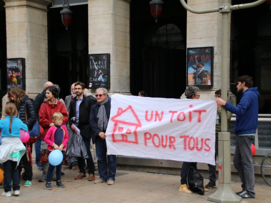 Lyon : près d'une centaine de manifestants pour les enfants sans toit