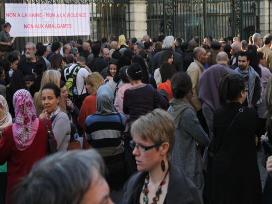 200 personnes ont rendu hommage aux victimes de Mohamed Merah samedi soir