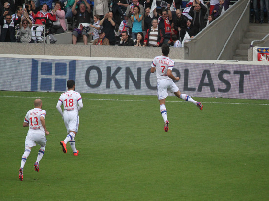 L’OL de nouveau leader provisoire après sa victoire contre Evian-Thonon-Gaillard (2-0) L’OL de nouveau leader provisoire après sa victoire contre Evian-Thonon-Gaillard (2-0)