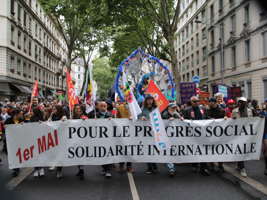 Lyon : plus de 6000 personnes défilent sous la pluie du 1er mai