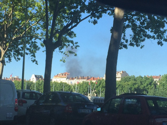 Caluire : un bus s’enflamme sur le périphérique Nord