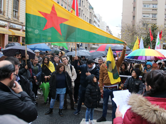 Une centaine de manifestants Kurdes  contre les purges d’Erdogan